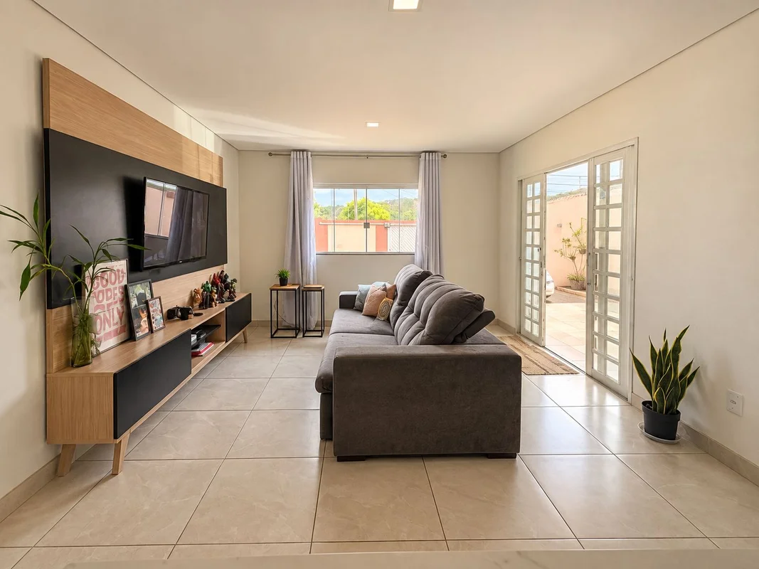 CASA À VENDA NO RIACHO FUNDO | 2 QUARTOS, 2 BANHEIROS E LOTE DE 280 M²Casa funci...