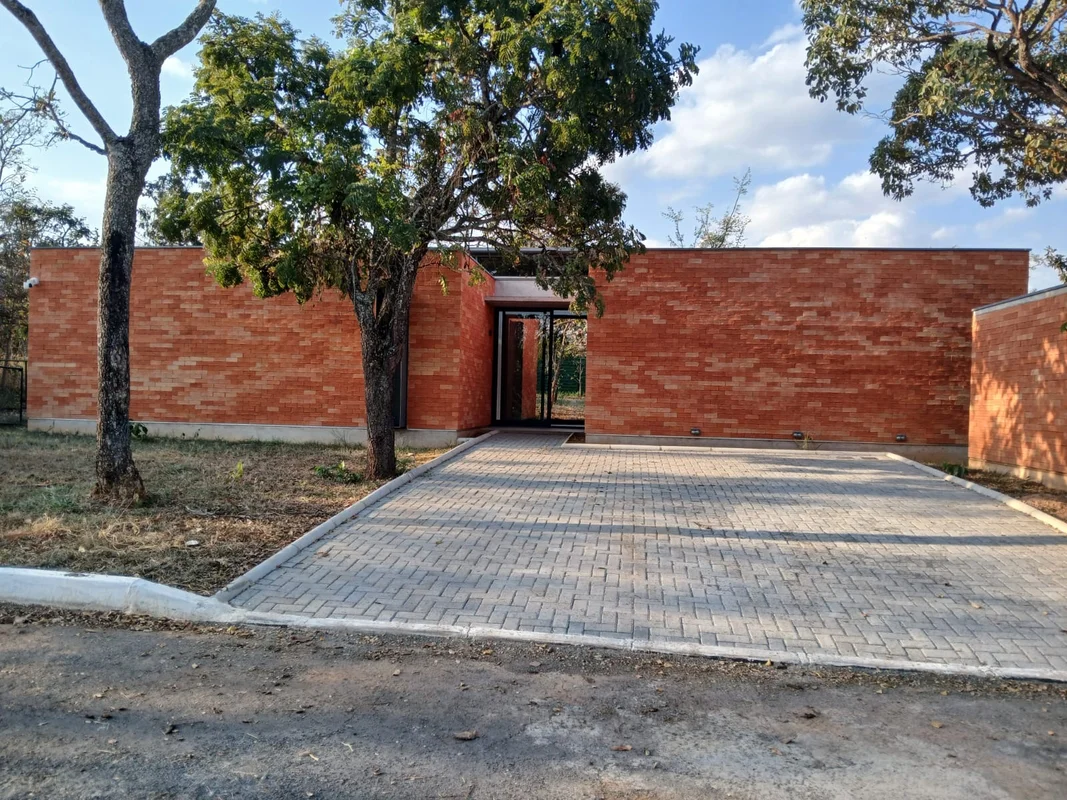 Casa de alto padrão disponível para primeira locação.Assinada pelo estúdio de ar...