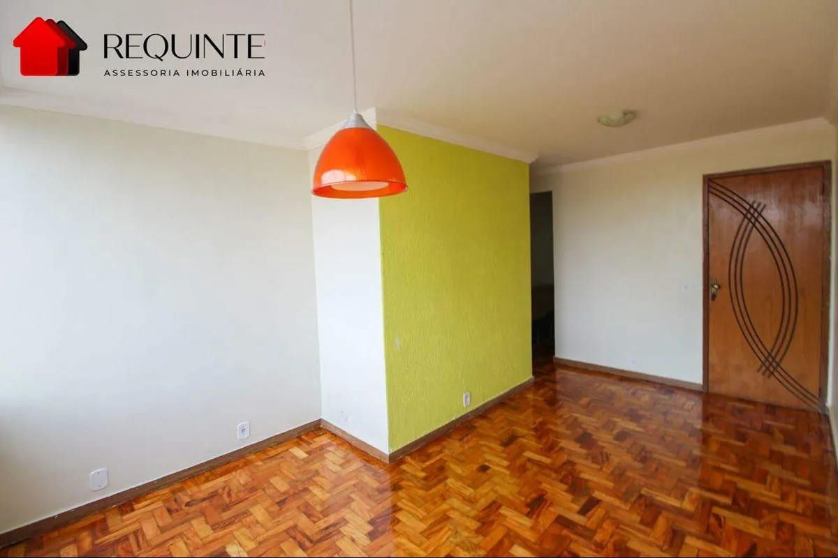 Apartamento semi-reformado com vaga de garagem e vista livre, 1° andar, excelent...