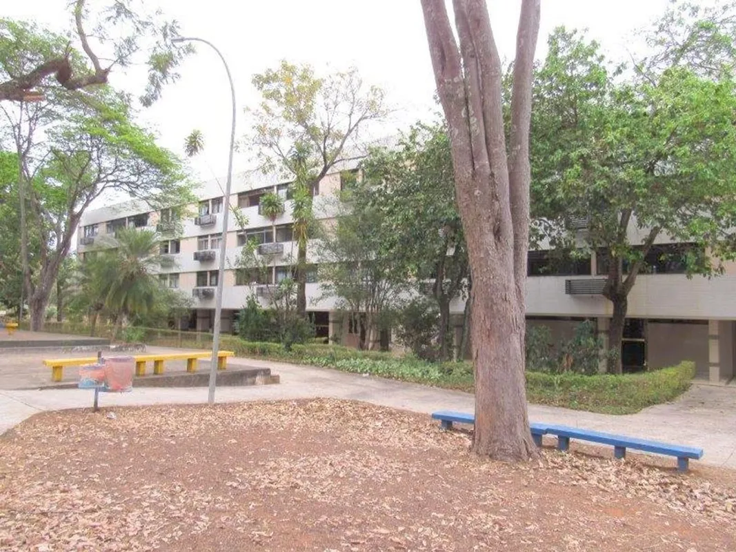 Apartamento com 3 quartos e 1 banheiro. Imóvel conta com sala, área de serviço e...