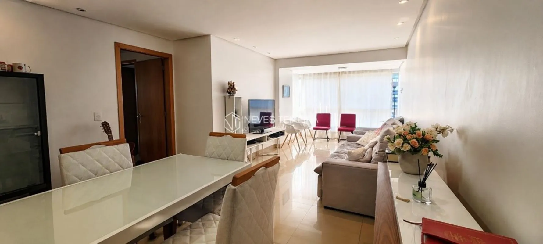NEVES TEIXEIRA IMÓVEIS VENDEExcelente apartamento com 109m², localizado na Quadr...