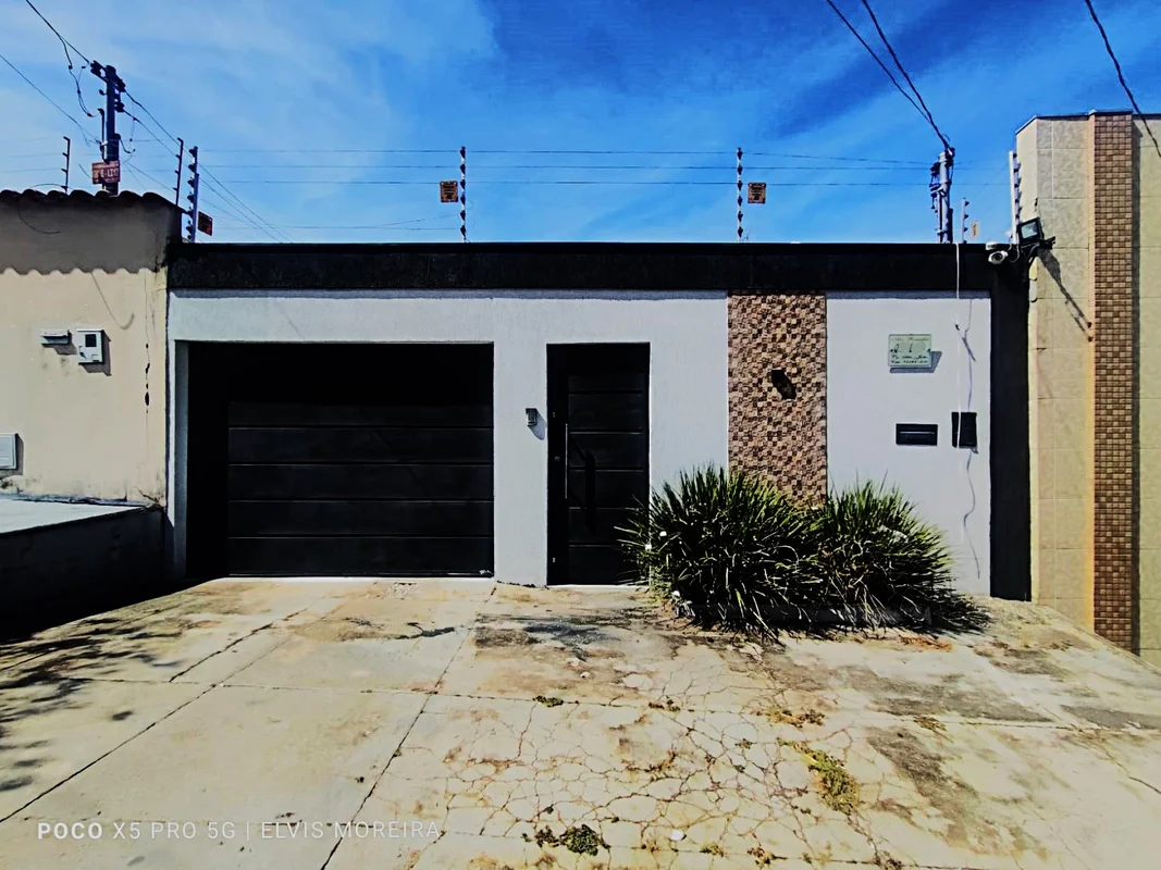 ABAIXAMOS O PREÇO - CASA À VENDA DE 3 QUARTOS, SENDO 1 SUÍTE, COM MÓVEIS PLANEJA...
