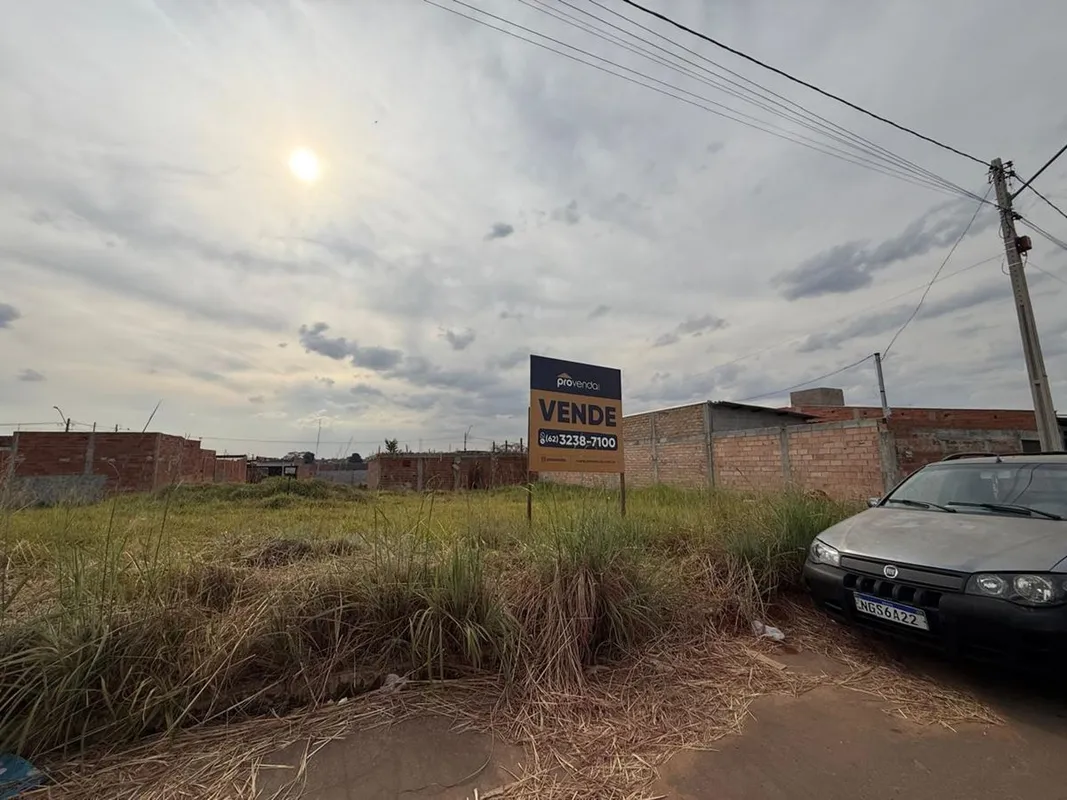 LOTE CONTENDO 200M², MURADO EM UMA DAS LATERAIS E COM CONSTRUÇÃO EM ANDAMENTO NO...