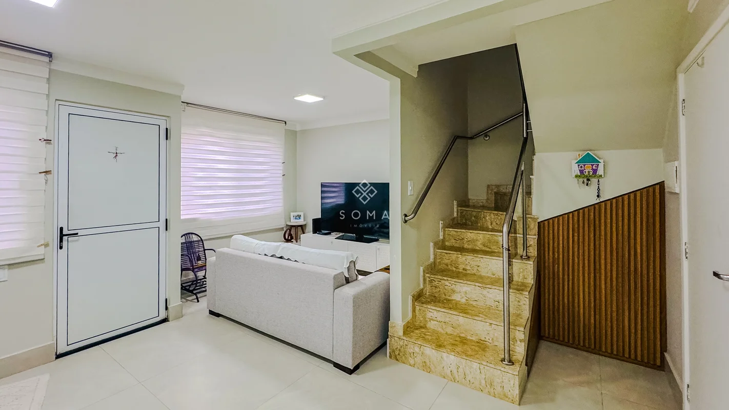 ESPECIFICAÇÕES DA CASA: - Sala ampla para dois ambientes - Lavabo com espelho, b...