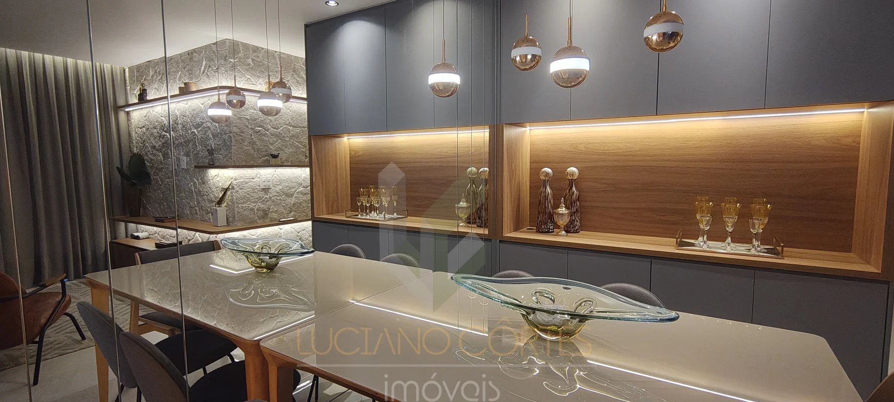 Descubra o conforto e o estilo de morar no apartamento decorado do VILLAGGIO PAR...