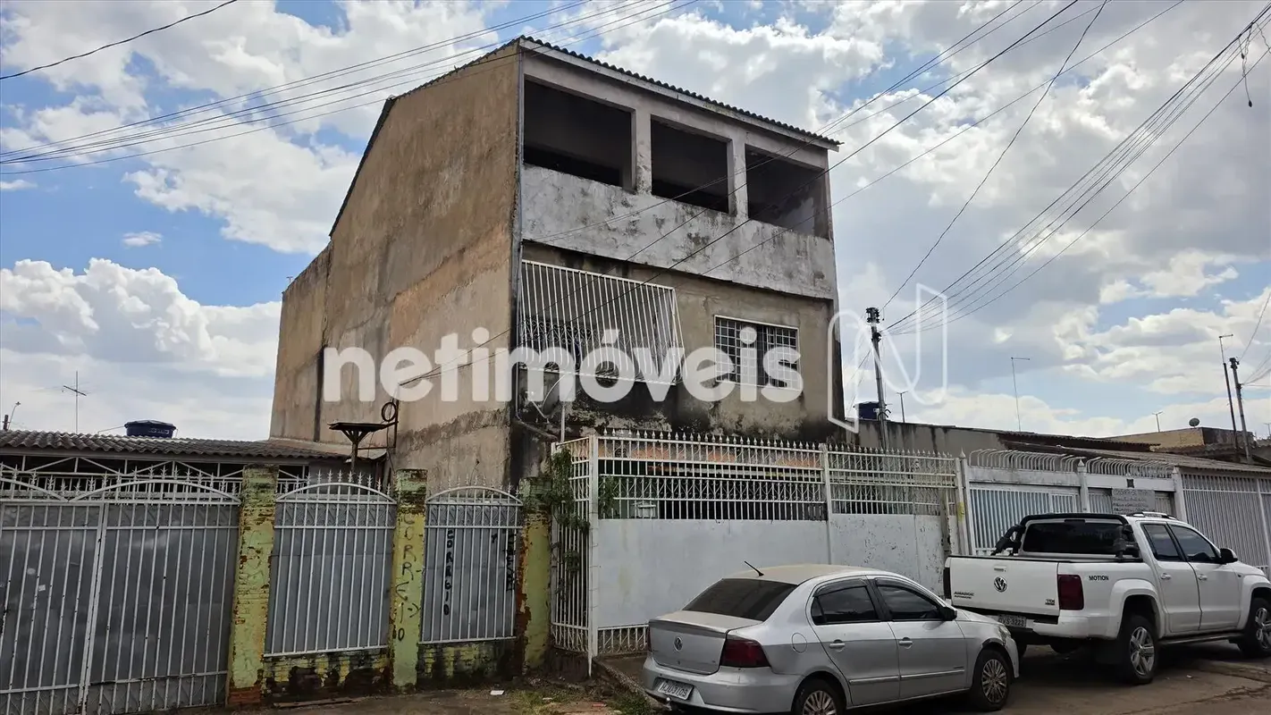 CASA COM 3 PAVIMENTOS | 300m² | 5 QUARTOS | DOCUMENTAÇÃO COMPLETA | ACEITA FINAN...