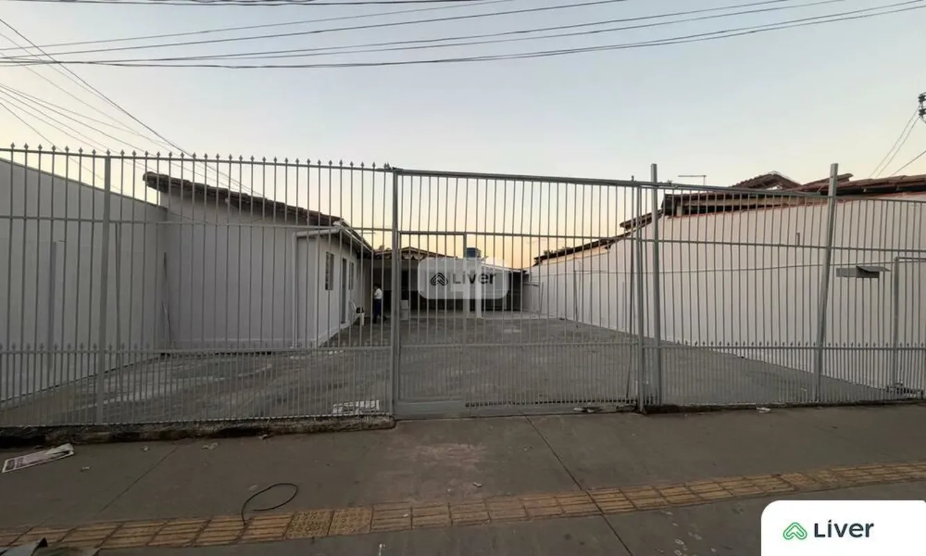 Casa 3 Quartos com Edícula | Setor Bueno | Av. T-2Casa espaçosa com 3 quartos, á...