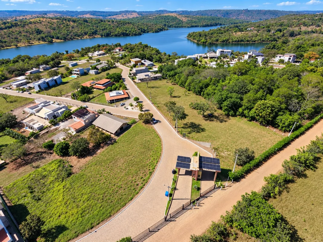 VENDA | LOTE | CONDOMÍNIO ESTÂNCIA SOLLARIUM | LOCALIZADO ÀS MARGENS DO LAGO COR...