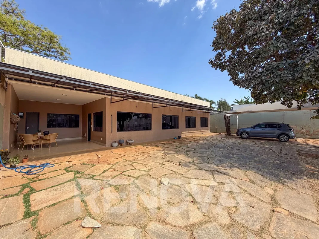 Excelente casa no Taquari, Brasília, construída em um amplo lote de 961 m².O imó...