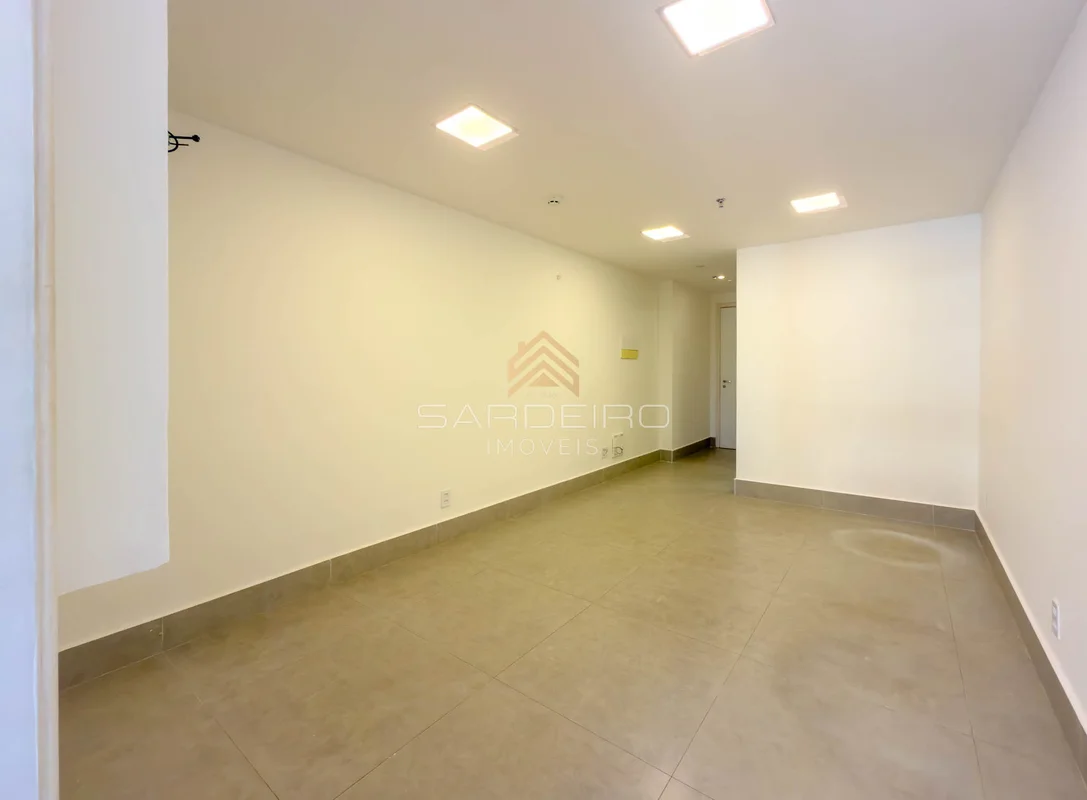 A Sardeiro Imóveis apresenta uma excelente sala comercial de 29m² no Edifício Le...