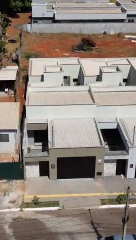 Belíssima casa térrea, espaçosa e pronta para morar, construída em uma excelente...