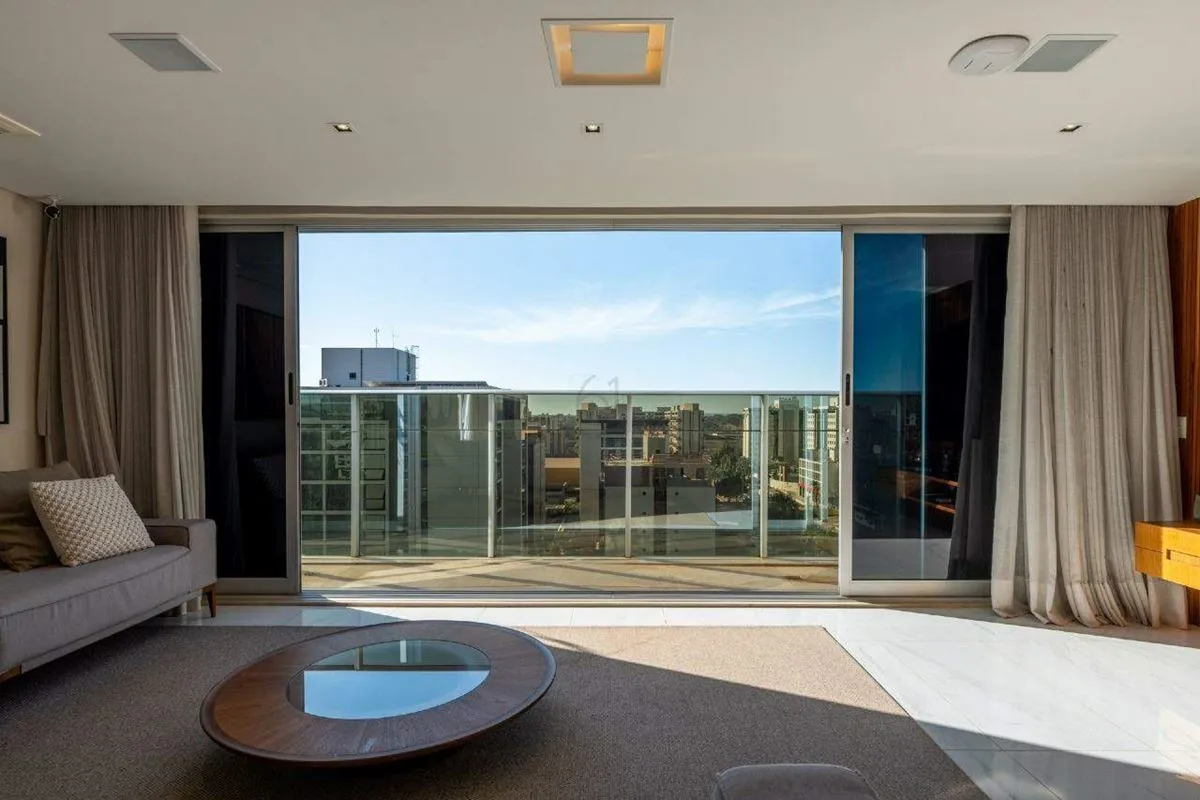 Descubra o estilo de vida dos seus sonhos em um apartamento duplex de luxo no pr...