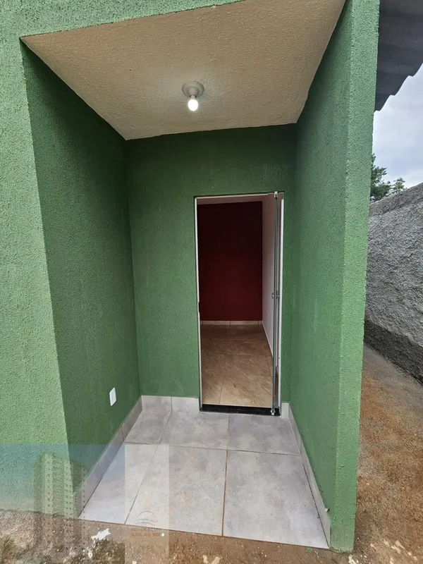 Imagine morar na tranquilidade e praticidade de uma casa no condomínio, localiza...