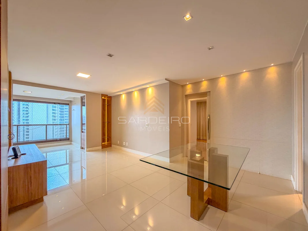 A Sardeiro Imóveis apresenta este sofisticado apartamento no Residencial Via Nat...