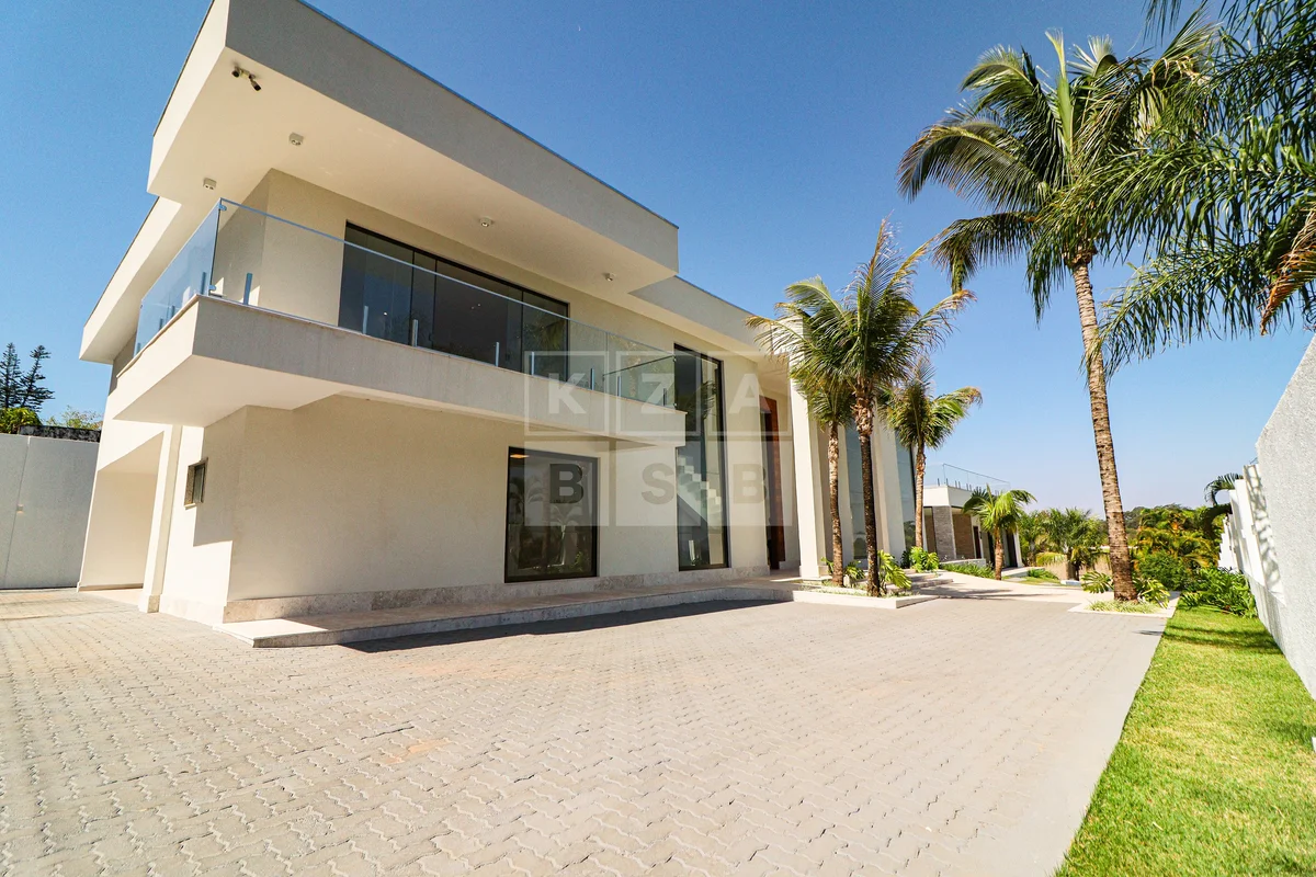 Casa com 5 suítes, retrofit completo e rooftop com vista para o Lago Sul Na QI 2...