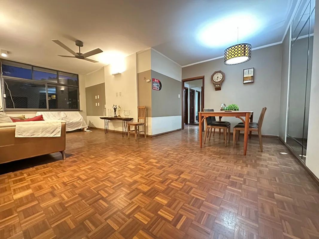 Apartamento na asa sul - SQS 109 bloco E. Vista livre.Três quartos sendo uma suí...