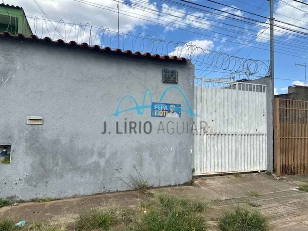 CASA À VENDA – RIACHO FUNDO IIÓtima oportunidade no Riacho Fundo II!Casa em lote...