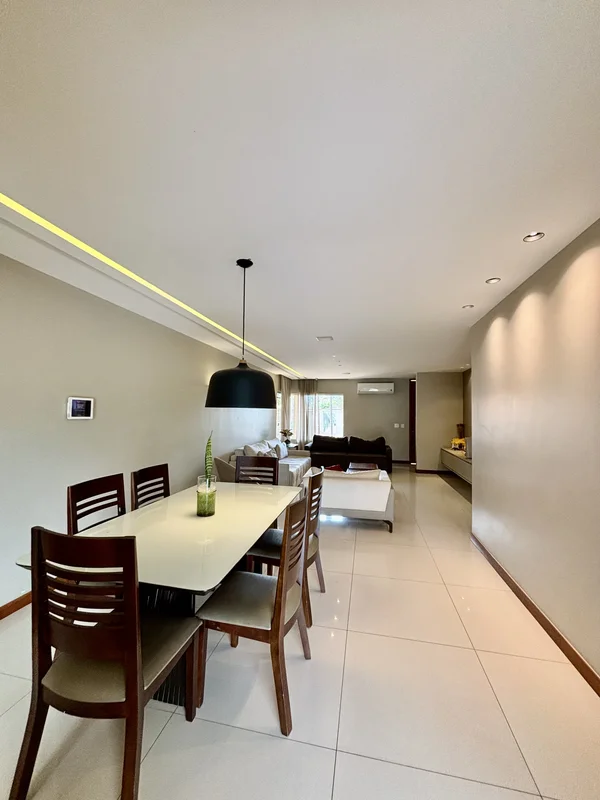 Casa Alto Padrão â Venda em Condomínio FechadoSofisticação, conforto e lazer com...