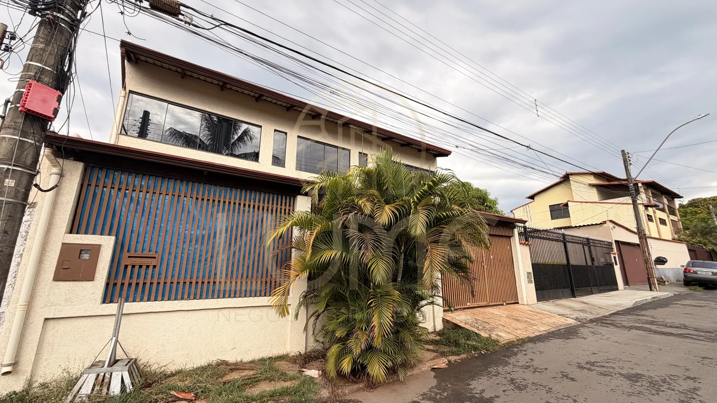 UMA CASA COMPLETA, ESPAÇOSA E PRONTA PARA MORAR!Se você procura uma casa aconche...