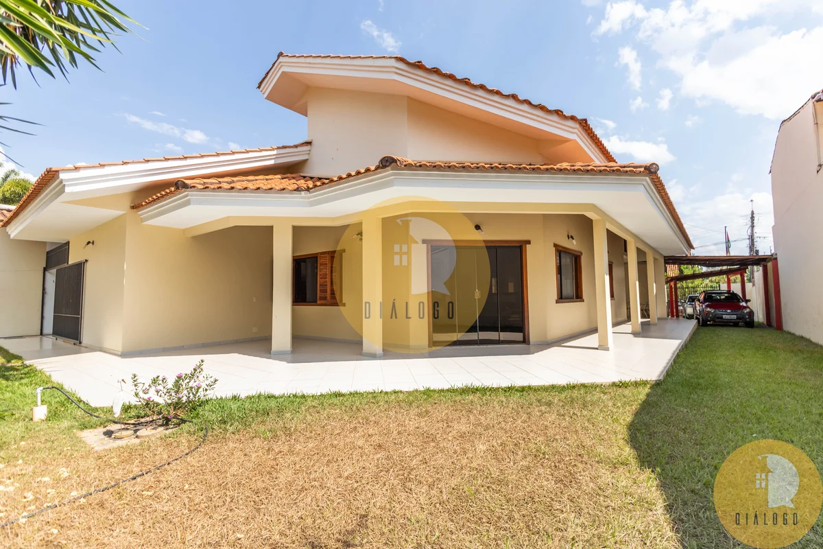 Novidade com exclusividadeLinda casa térrea na QL 8 do Lago Norte500m² com duas ...