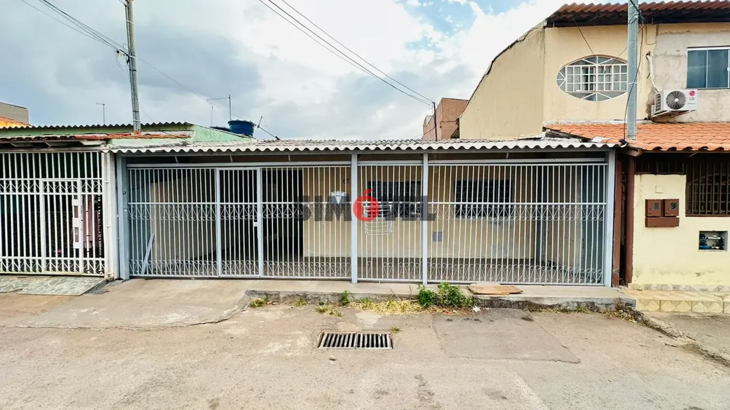 QNP 26 - P.Sul - Casa com 3 dormitórios sendo 01 suíte, espaçosa e sozinha no lo...