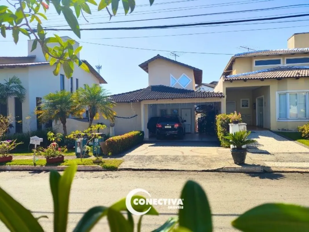  Comentários do corretor: Casa térrea com aquecimento solar na piscina, banheiro...