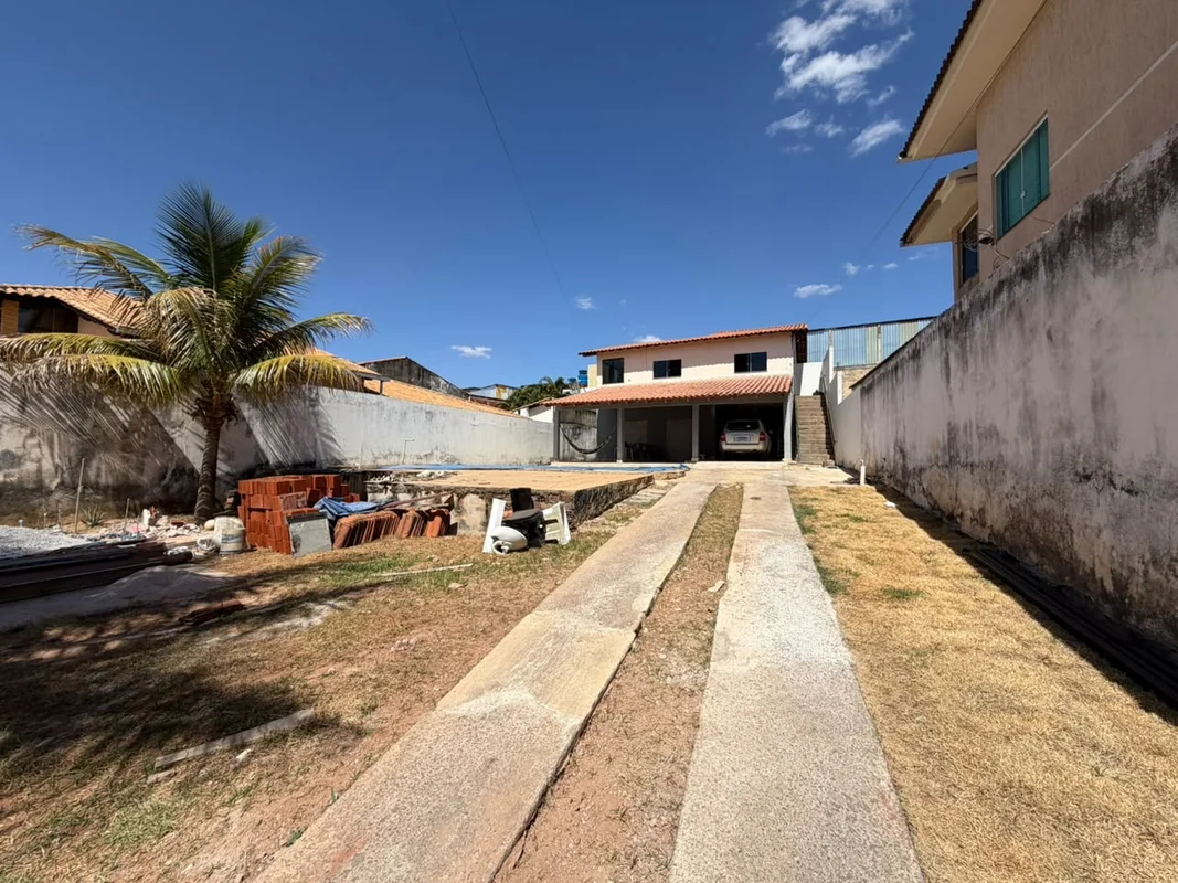 Excelente oportunidade na ARNIQUEIRA, em Águas Claras! Este sobrado de 2 andares...