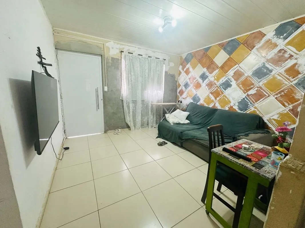 Casa em lote de 200 metros excelente localização no Guará 2, com edícula superio...