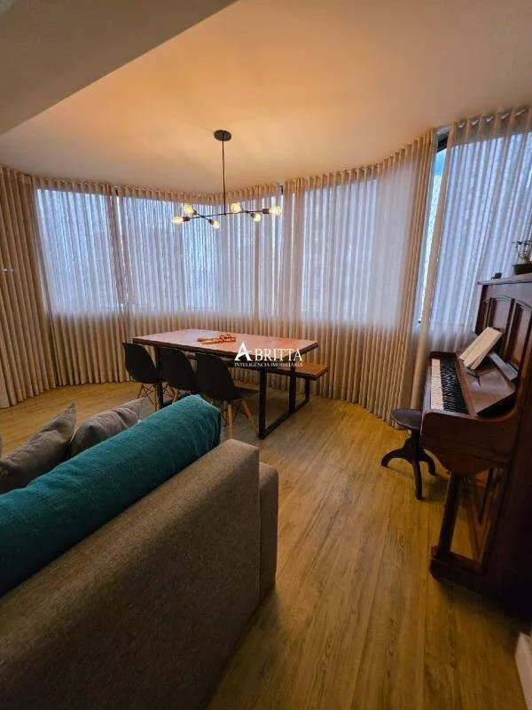 Apartamento totalmente reformado, com 109m² bem distribuídos, pronto para morar....