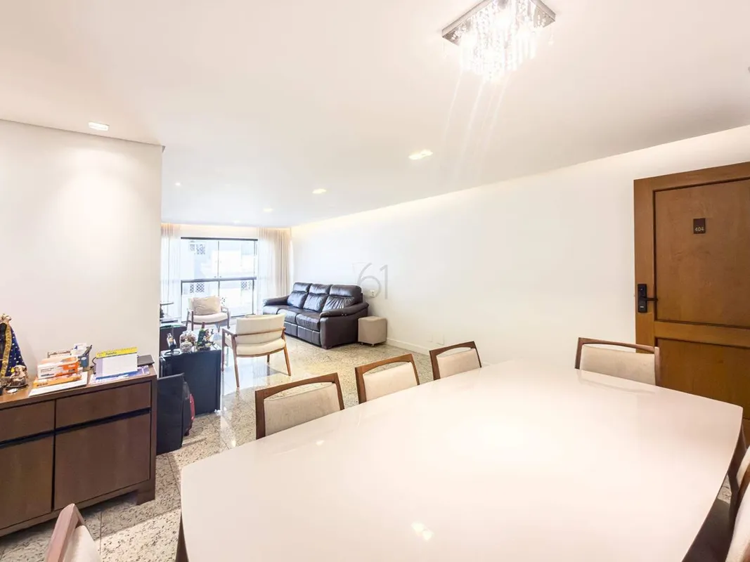 APARTAMENTO VAZADO, ANDAR ALTO, 4 QUARTOS (3 SUÍTES) E 2 VAGAS À VENDA NA SQN 30...