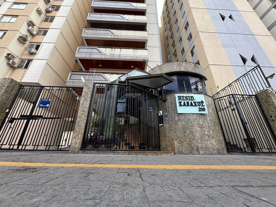 Principais características:4 quartos2 suítesPiscina privativa4 varandas4 vagas d...