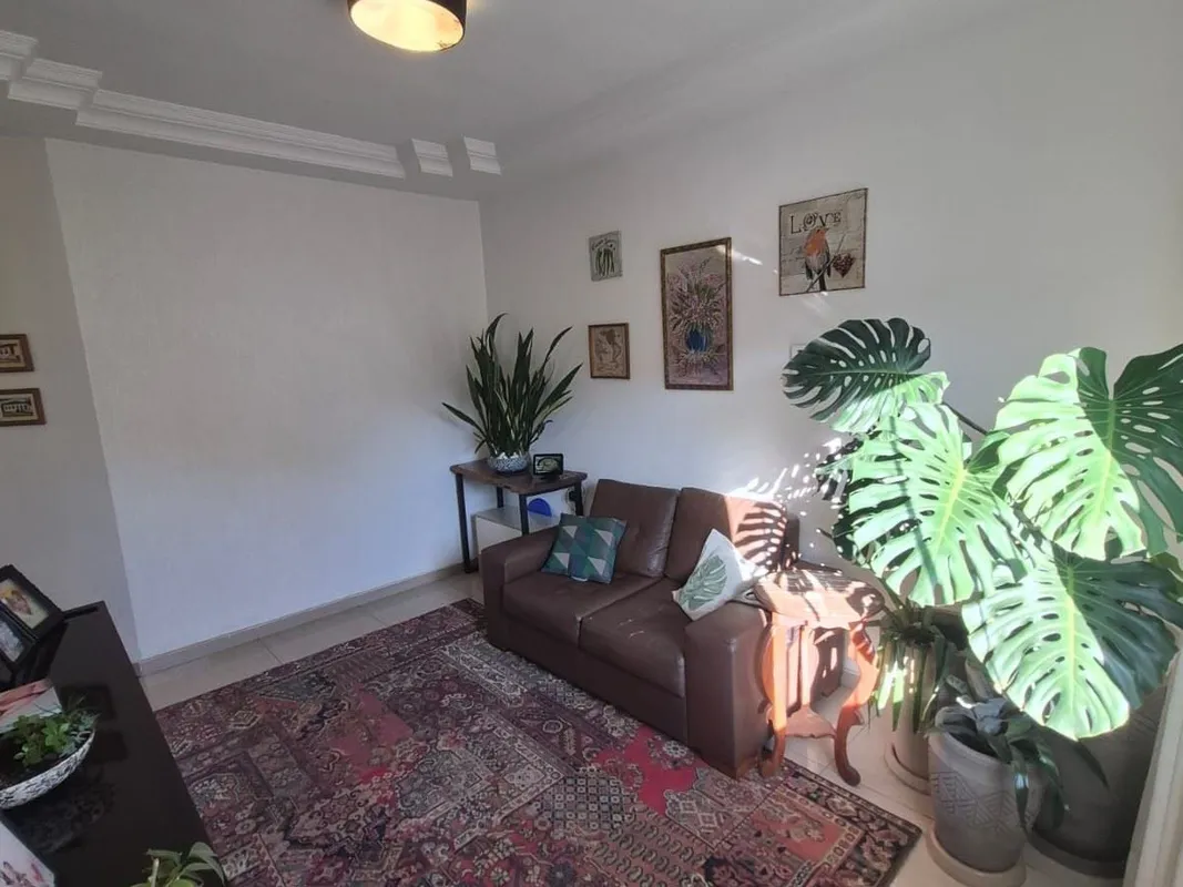 Casa usada com 3 quartos, sendo 1 suíte, banheiro social, sala ampla, copa, cozi...