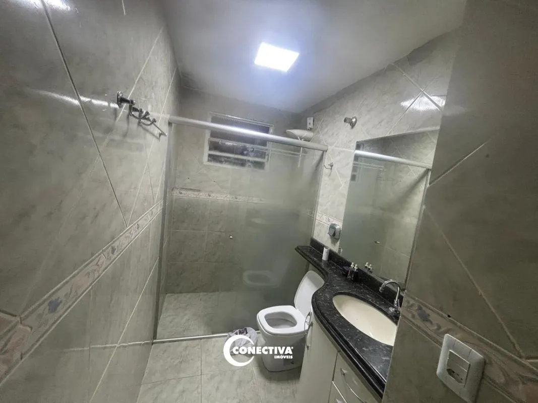 Casa térrea espaçosa com 03 quartos sendo 01 suíte, com possibilidade de criar m...
