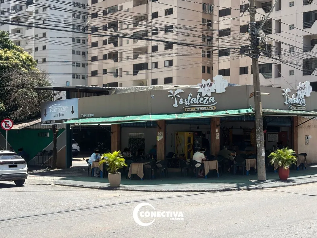  Comentários do corretor: Excelente terreno de esquina com 375 m² . Possui uma s...
