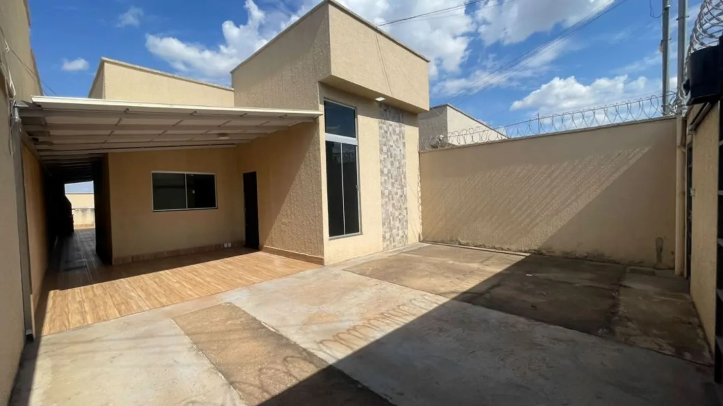 Descubra a tranquilidade e o conforto de morar em uma casa acolhedora no bairro ...