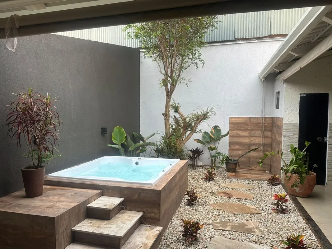 Casa à venda no Jardim Helvécia, em Aparecida de Goiânia, localizada em uma regi...