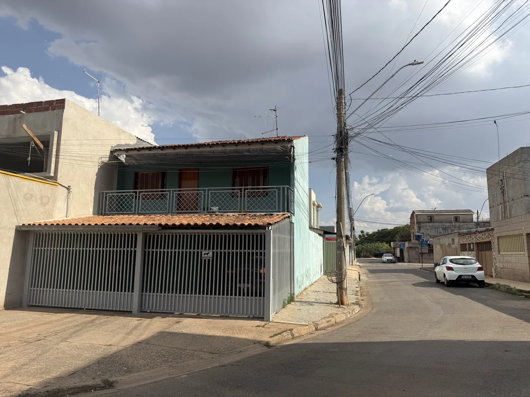 Excelente Sobrado na QR 310 Cj 8 Samambaia SulVenha conhecer este incrível sobra...