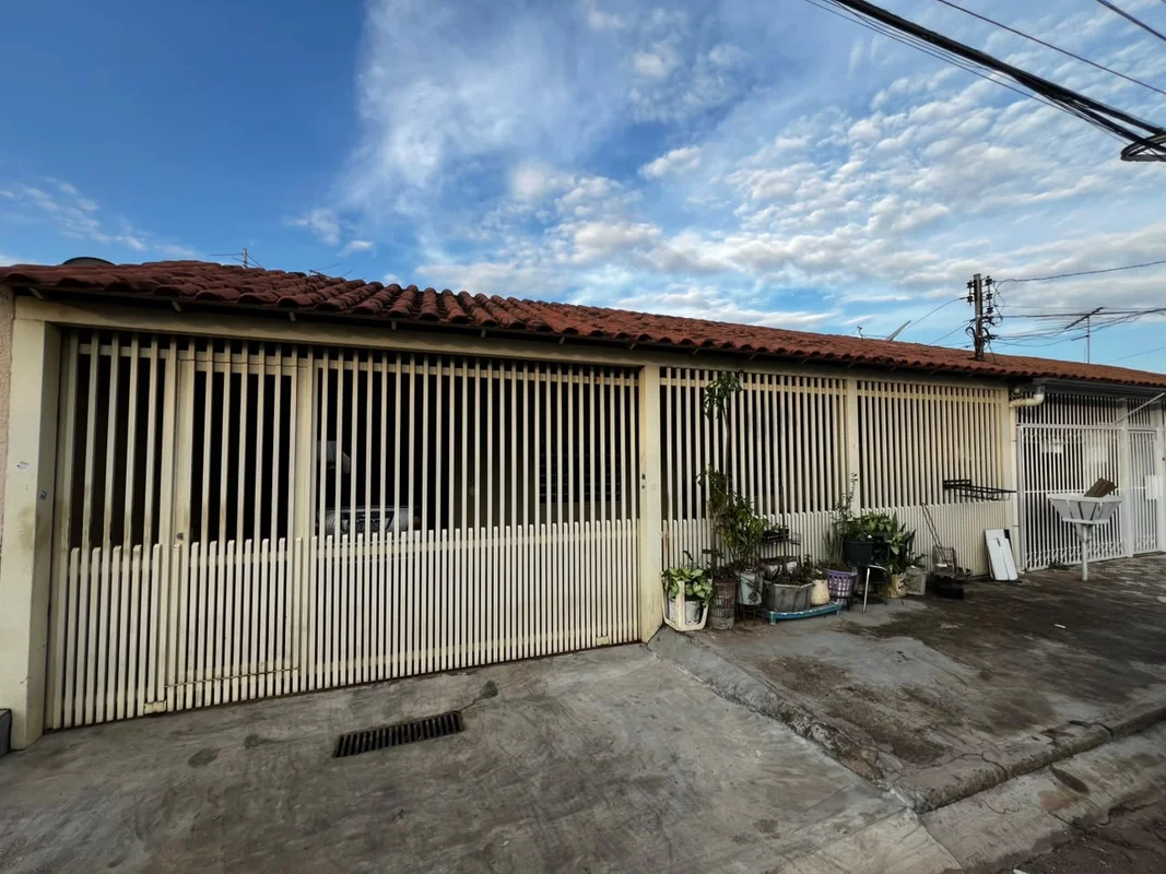 **CASA COM 2 RESIDÊNCIAS NA QNM 42 – PRÓXIMA À BR-070 E AO JK SHOPPING**Excelent...