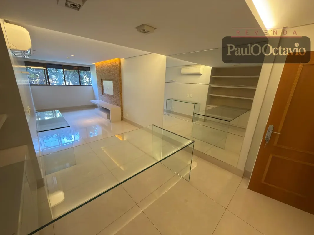 Apartamento Vazado e Reformado na Asa Norte: O Privilégio de Morar ao Lado do Pa...