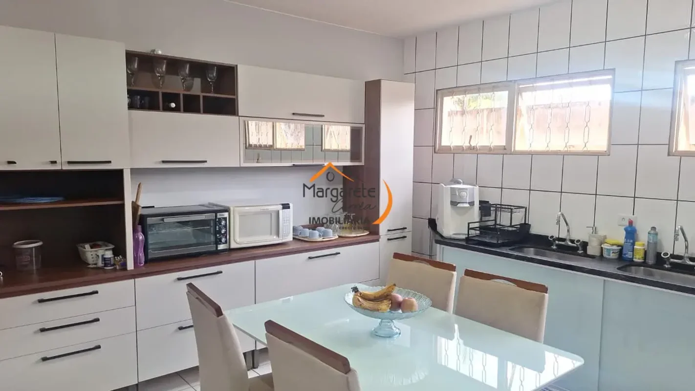 Imobiliária Margarete Corrêa vende casa no Condomínio Vivendas Alvorada II.*Não ...
