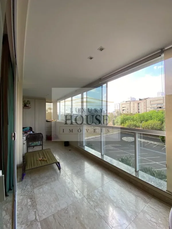 Descubra um apartamento de alto padrão no coração do Sudoeste, Brasília, localiz...