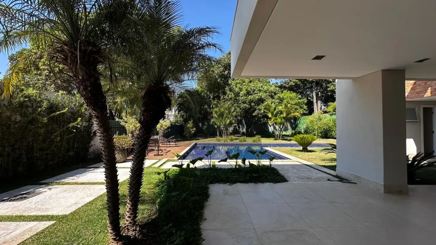 SHIS QL 16 – EXCLUSIVIDADE KVC IMÓVEIS | 4 SUÍTES | ELEVADOR | APROX. 900m²Uma r...