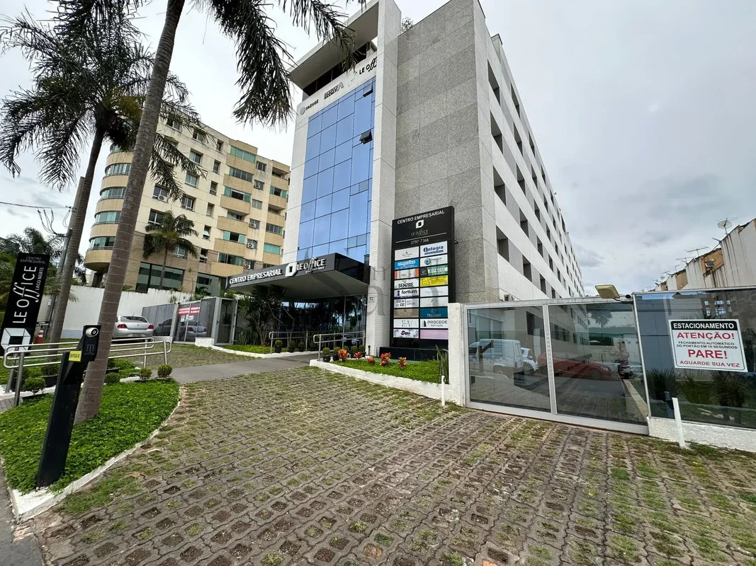 SALA COMERCIAL DUPLEX – ED. LE OFFICE – CA 11, LAGO NORTE» Área privativa: 112 m...