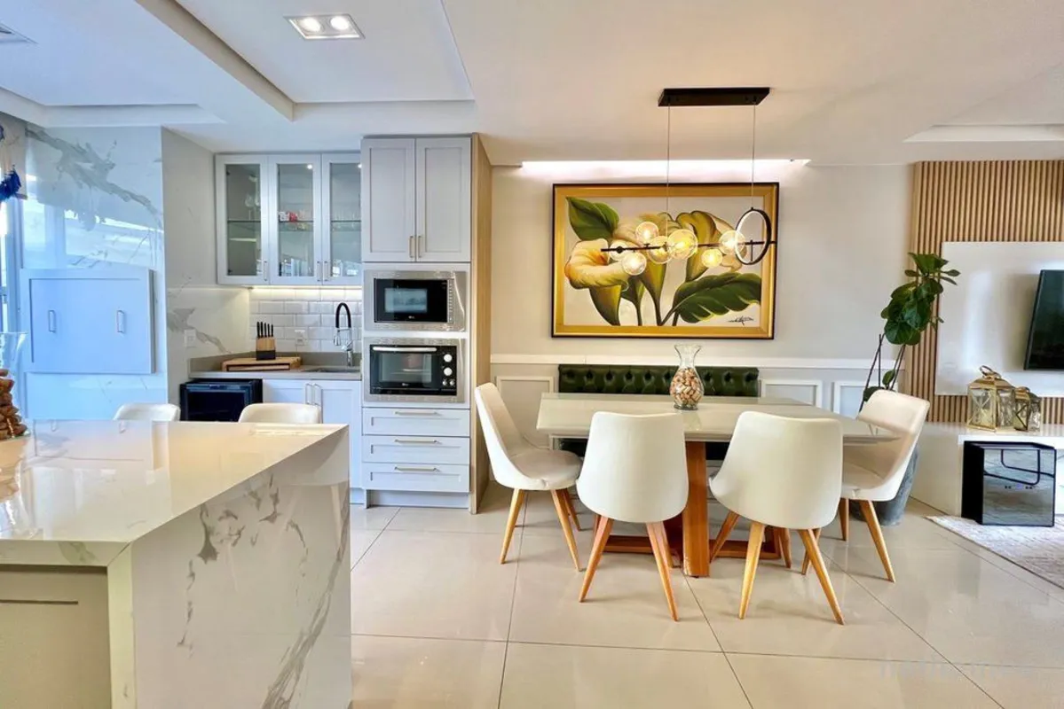 Sobrado elegante e mobiliado, um pátio com SPA, em estilo contemporãneo e de cap...
