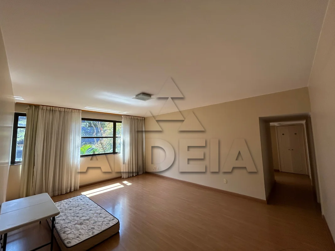 Excelente apartamento com 3 quartos disponível para locação na SQS 303, Bloco D....