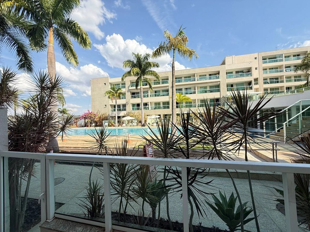 Descubra o charme de morar no apartamento Garden no Brisas do Lago, na SCES Trec...