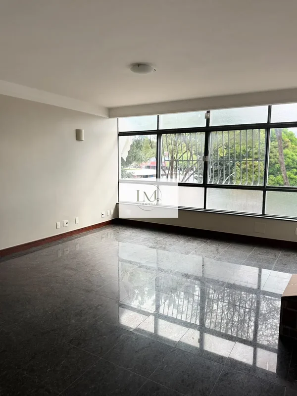 ?? APARTAMENTO À VENDA | ASA NORTEExcelente apartamento no 3º andar, em prédio b...