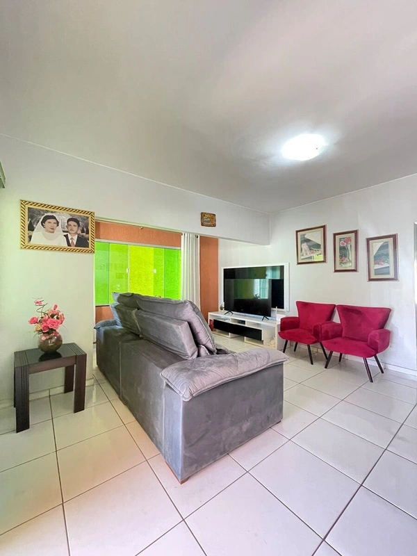 DNZ Imóveis Vende:Casa na quadra 22, Setor Leste.Casa na rua da comercial com ac...