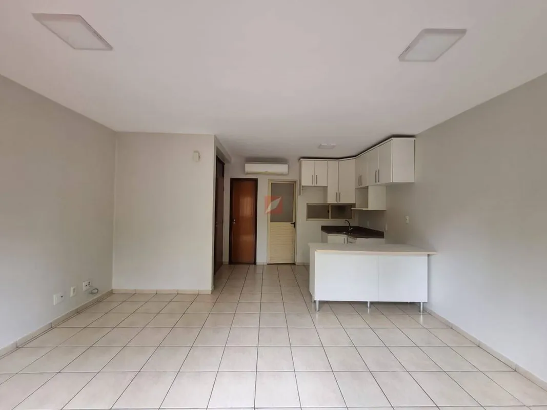 IMÓVEL COM APROXIMADAMENTE 66M² DE AREA CONSTRUIDA:-01 suíte;-02 banheiros, 01 b...