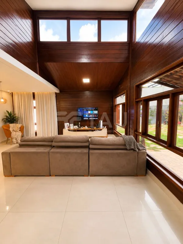 Casa reformada em condomínio em terreno de 1.000 m²Excelente casa dentro de cond...